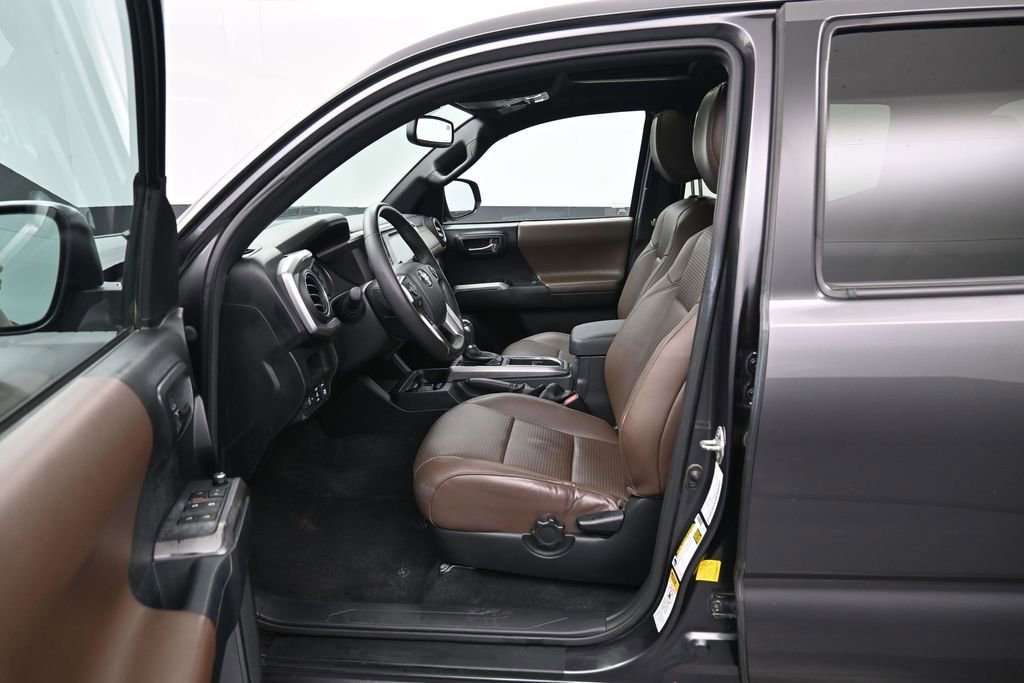 Certified 2017 Toyota Tacoma Limited AWD/4WD image 9