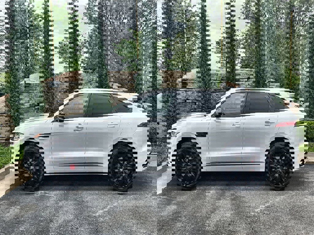 New 2026 Jaguar F-PACE R-Dynamic S image 2