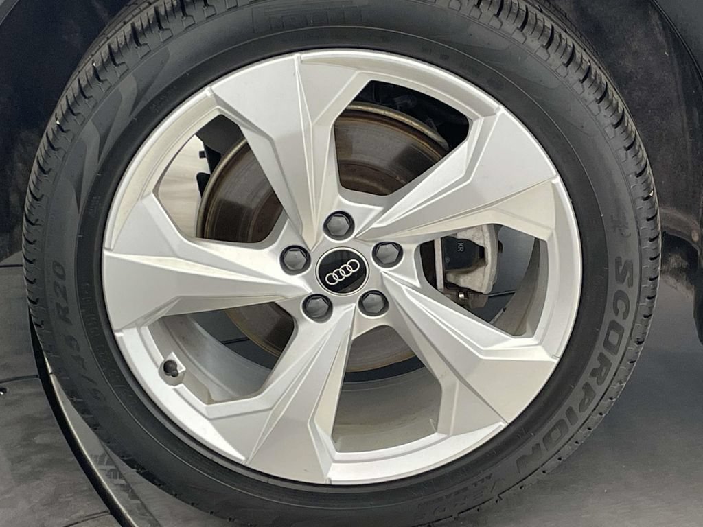 Certified 2025 Audi Q5 2.0T Premium Plus w/ Premium Plus Package AWD/4WD image 13