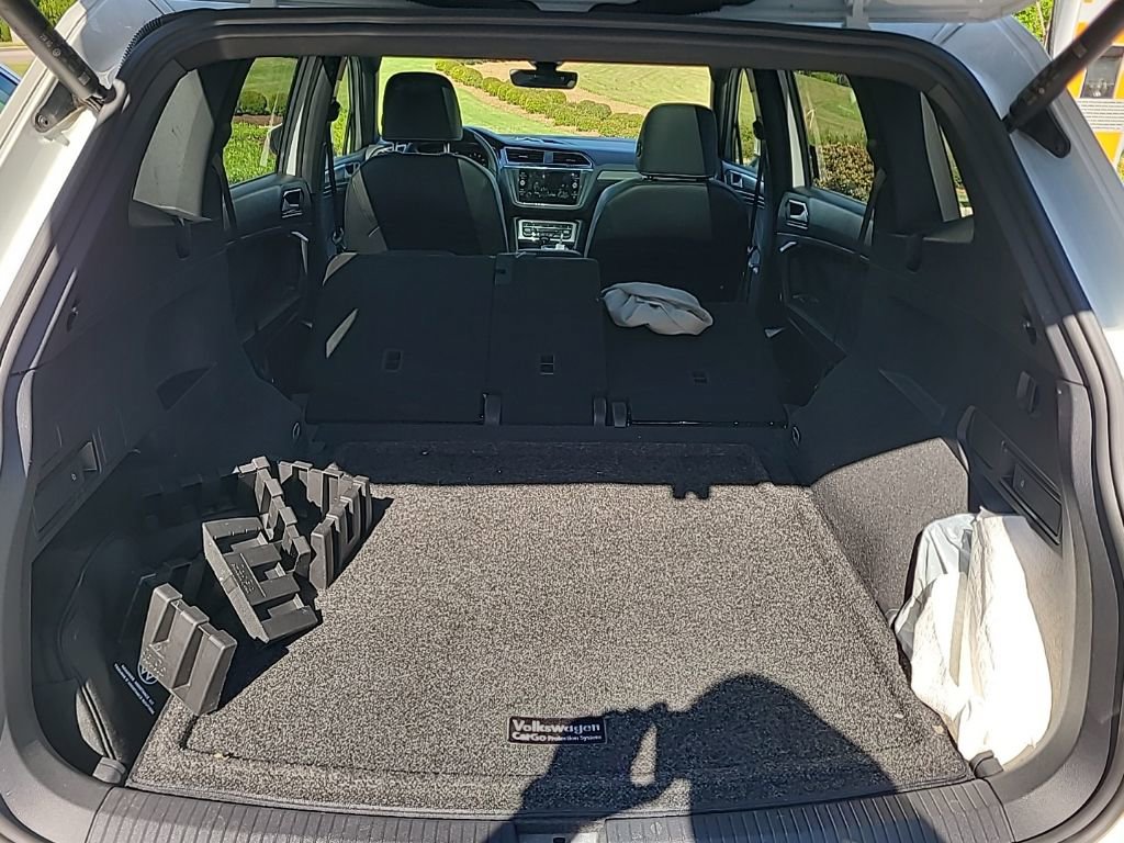 Used 2022 Volkswagen Tiguan SEL R-Line image 9