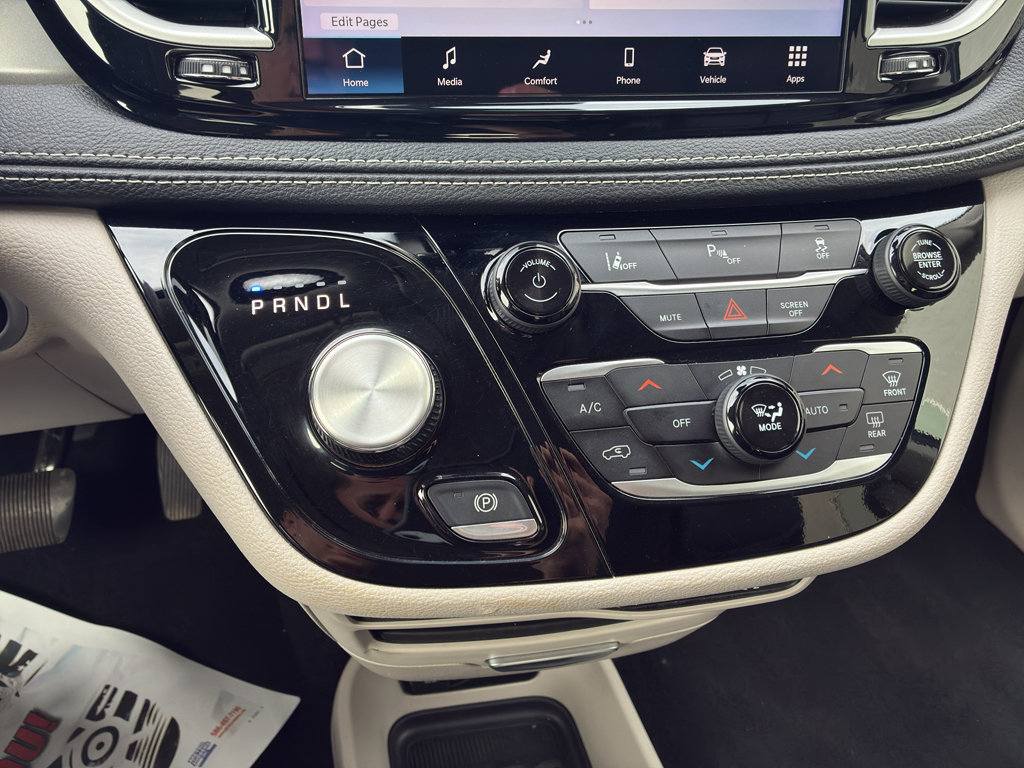 Used 2023 Chrysler Pacifica Touring-L FWD image 20