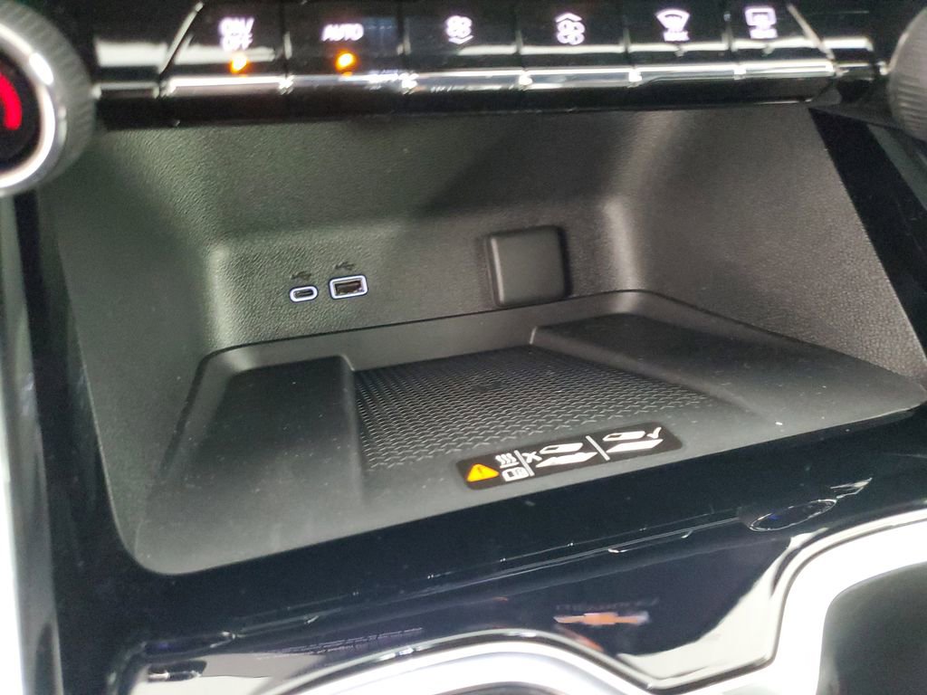 New 2026 Chevrolet Traverse Z71 w/ Enhanced Driving Package AWD/4WD image 17