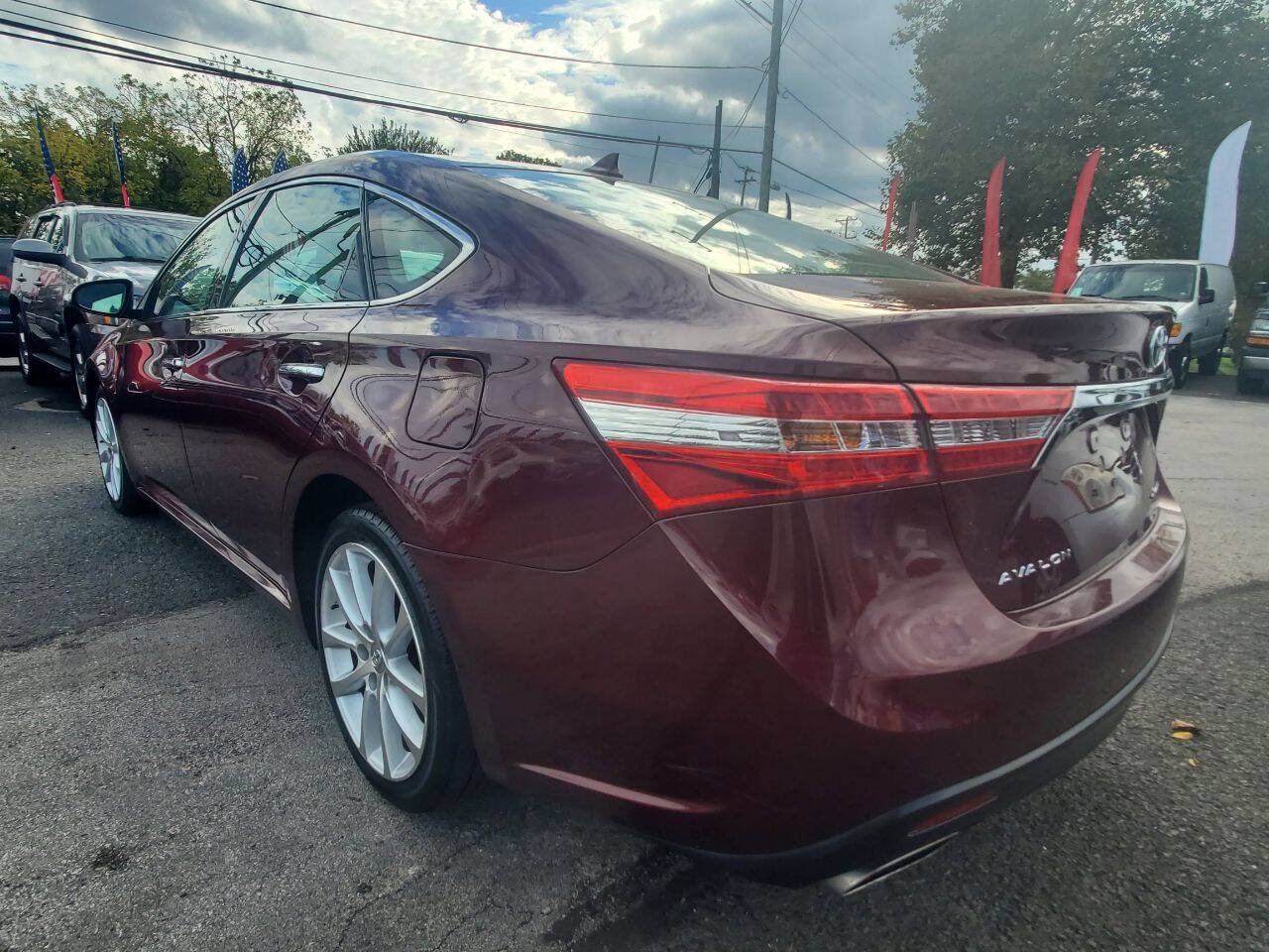Used 2013 Toyota Avalon Limited image 3