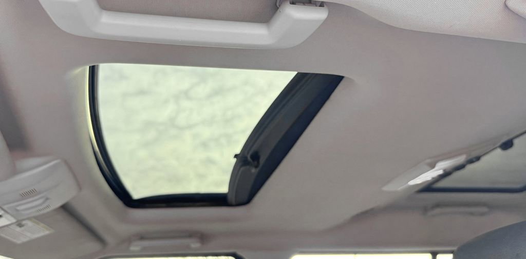 Used 2013 Land Rover LR4 HSE image 16