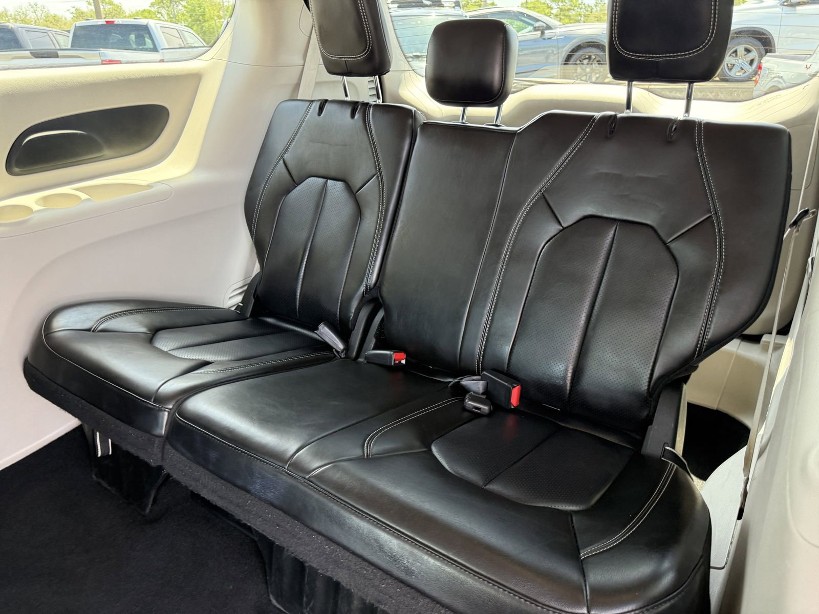 Used 2023 Chrysler Pacifica Touring-L FWD image 19
