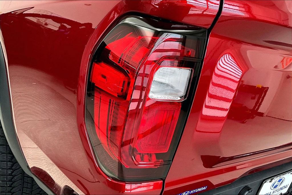 Used 2025 GMC Canyon Denali image 32