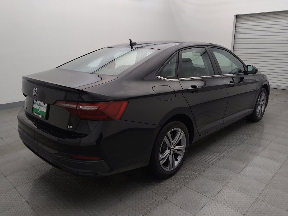 Used 2024 Volkswagen Jetta SE image 9