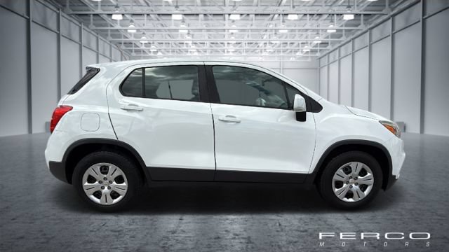 Used 2017 Chevrolet Trax LS w/ LPO, Cargo Package FWD image 6