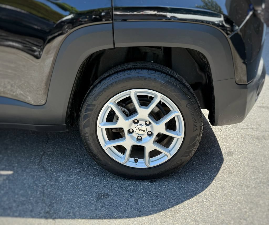 Used 2023 Jeep Renegade Latitude w/ Premium Group AWD/4WD image 16