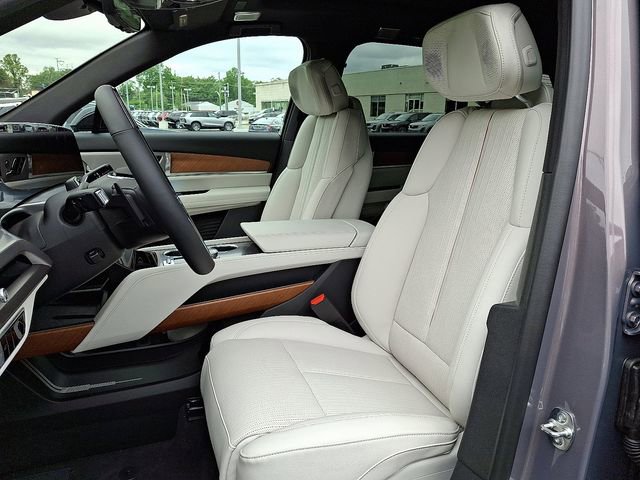 New 2026 Cadillac Vistiq Luxury w/ LPO, Floor Liner Package AWD/4WD image 8