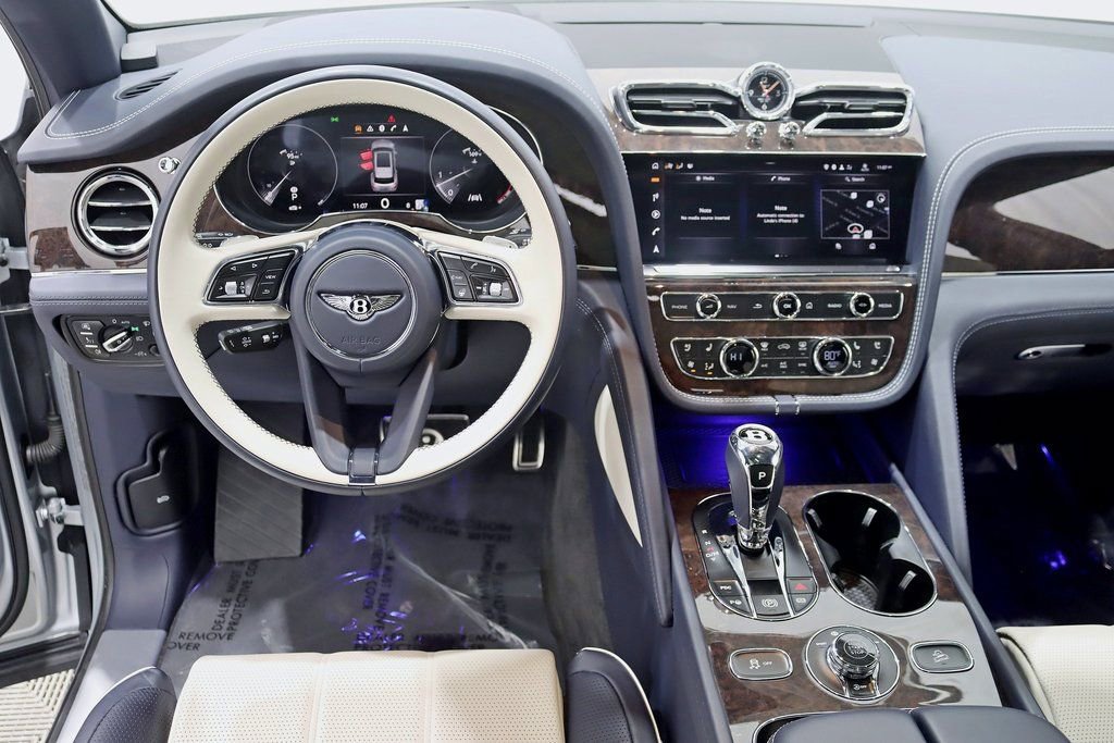 Used 2022 Bentley Bentayga image 15
