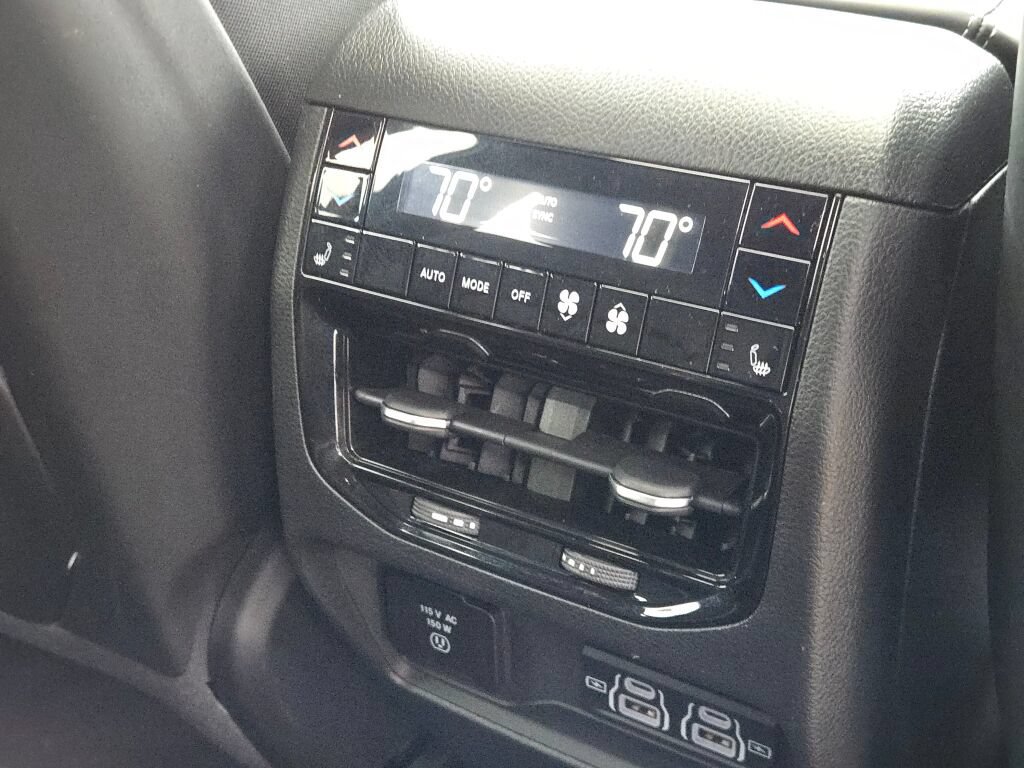 Certified 2023 Jeep Grand Cherokee Overland w/ Luxury Tech Group IV AWD/4WD image 12