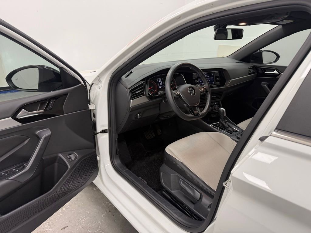 Used 2021 Volkswagen Jetta R-Line w/ R-Line Cold Weather Package image 9