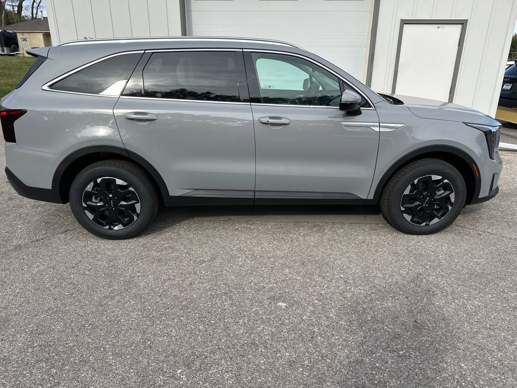 New 2026 Kia Sorento S image 2