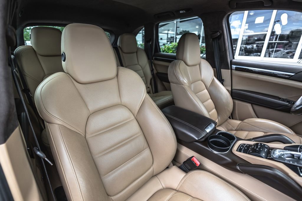 Used 2016 Porsche Cayenne GTS AWD/4WD image 28