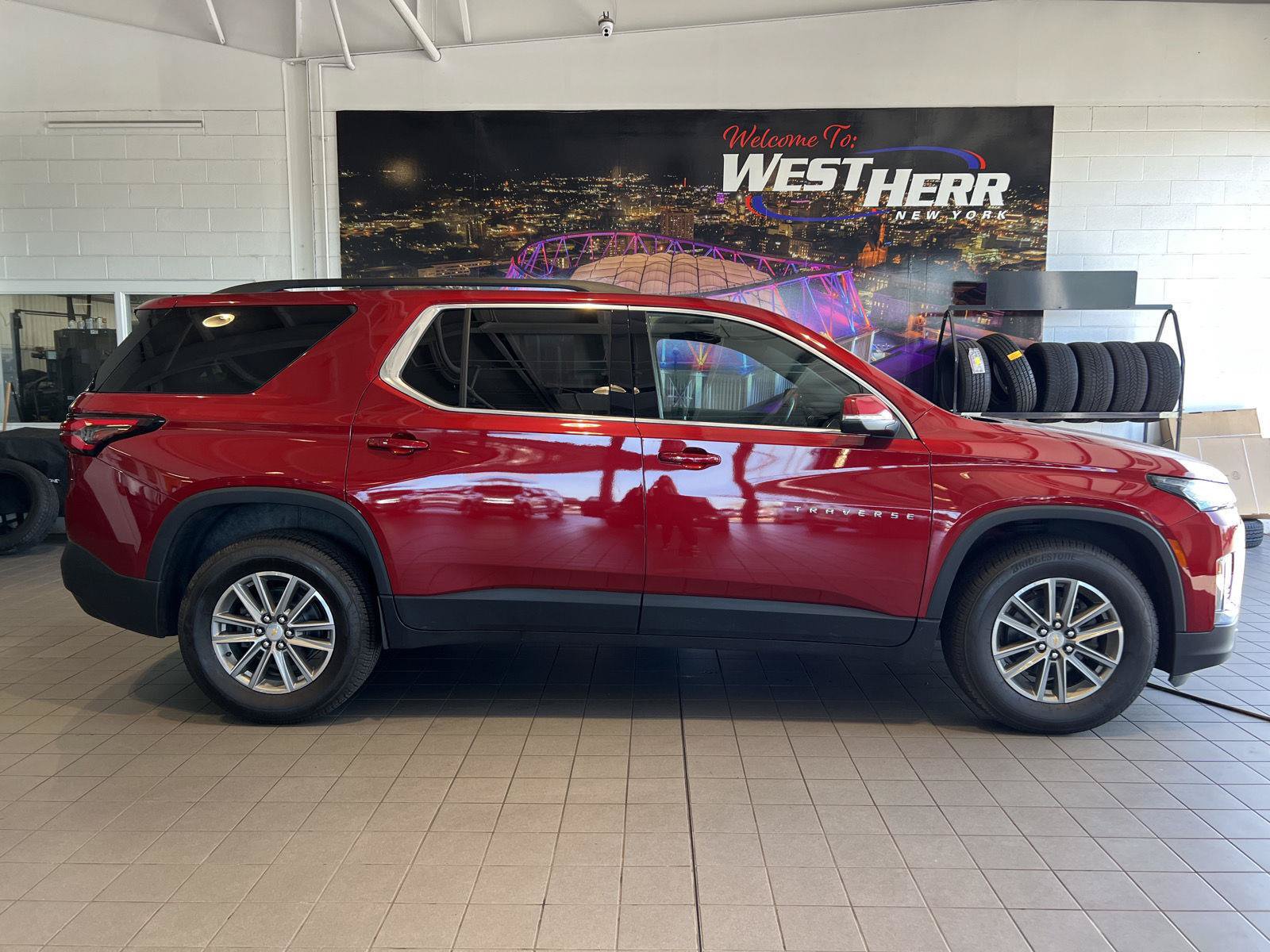 Used 2023 Chevrolet Traverse LT AWD/4WD image 8