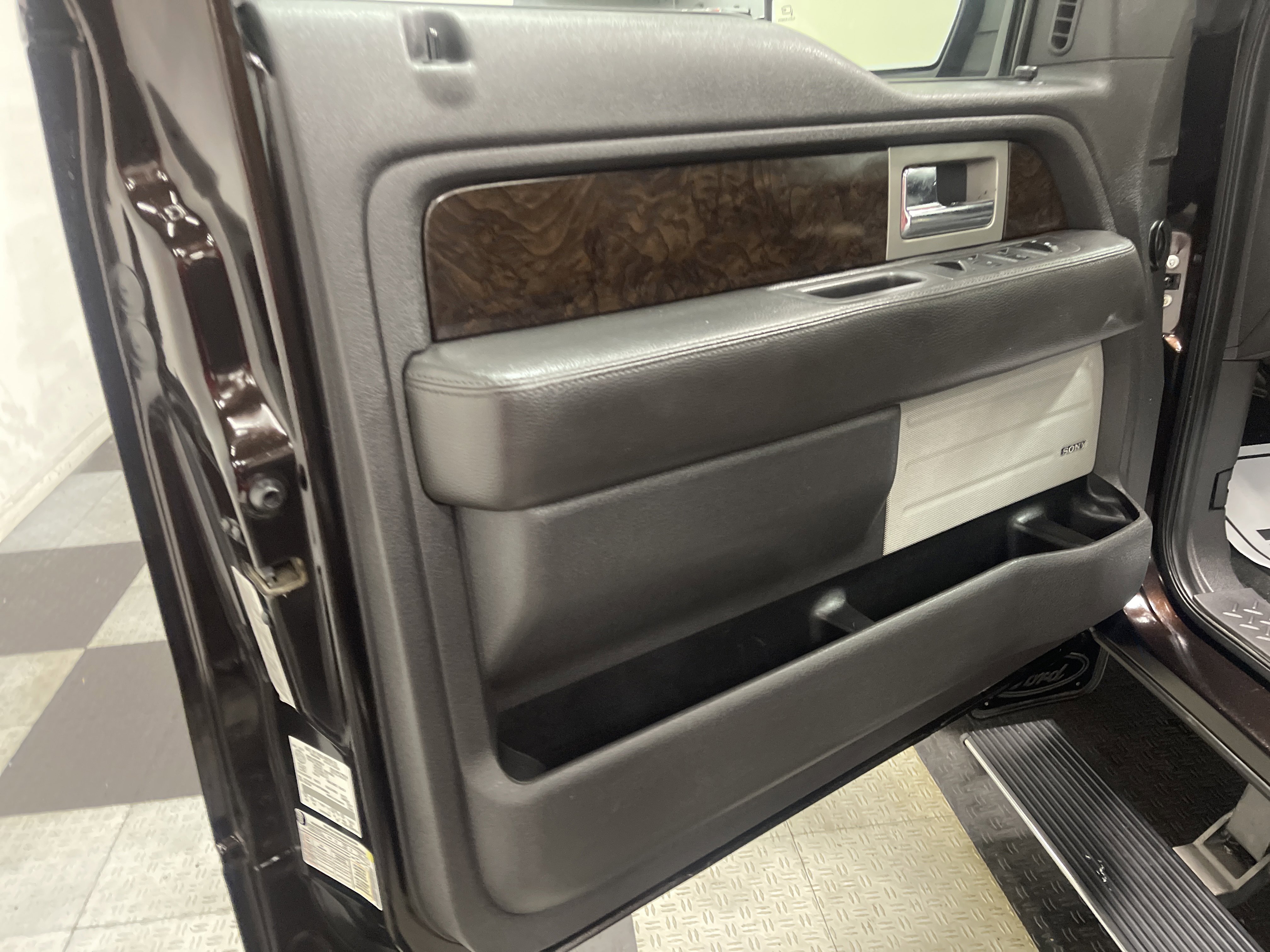 Used 2013 Ford F150 Platinum w/ Max Trailer Tow Pkg image 10