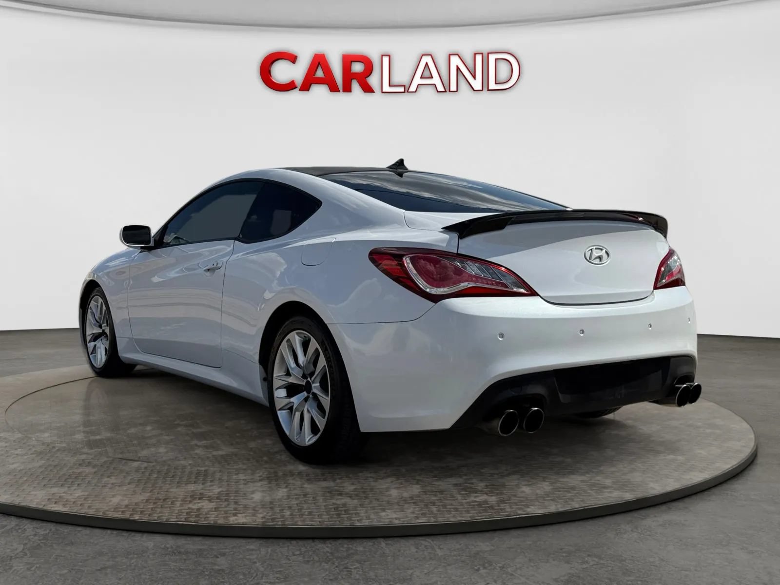 Used 2014 Hyundai Genesis Coupe 2.0T RWD image 3