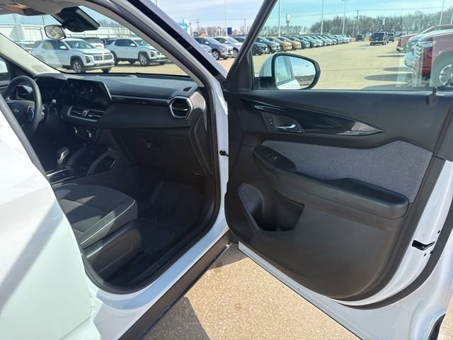 Used 2024 Chevrolet TrailBlazer LT w/ LT Cold Weather Package image 23