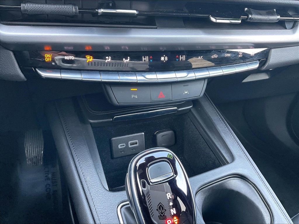 Used 2025 Cadillac XT4 Premium Luxury image 23