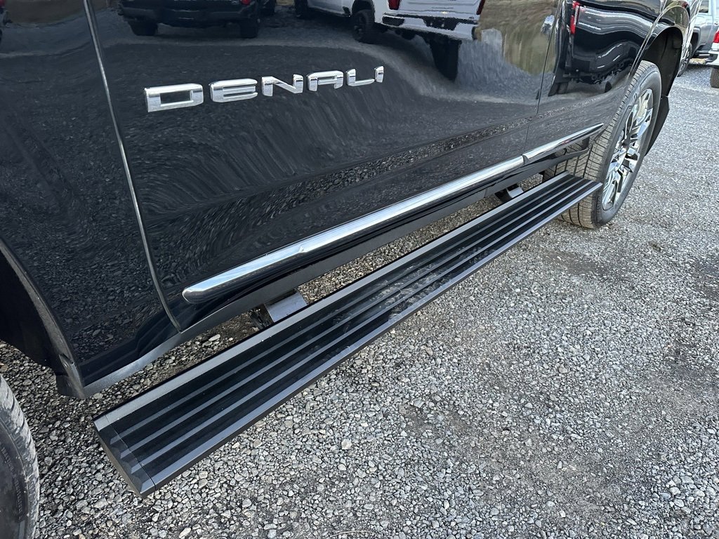 Used 2023 GMC Yukon Denali Ultimate image 12
