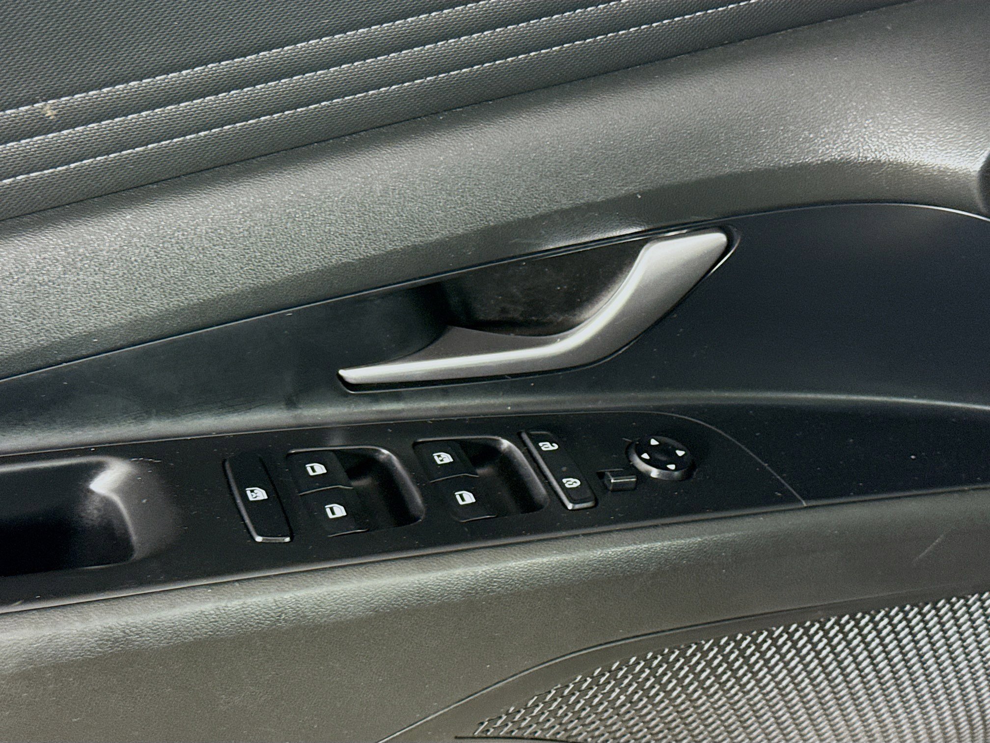 Used 2021 Hyundai Elantra Limited image 24