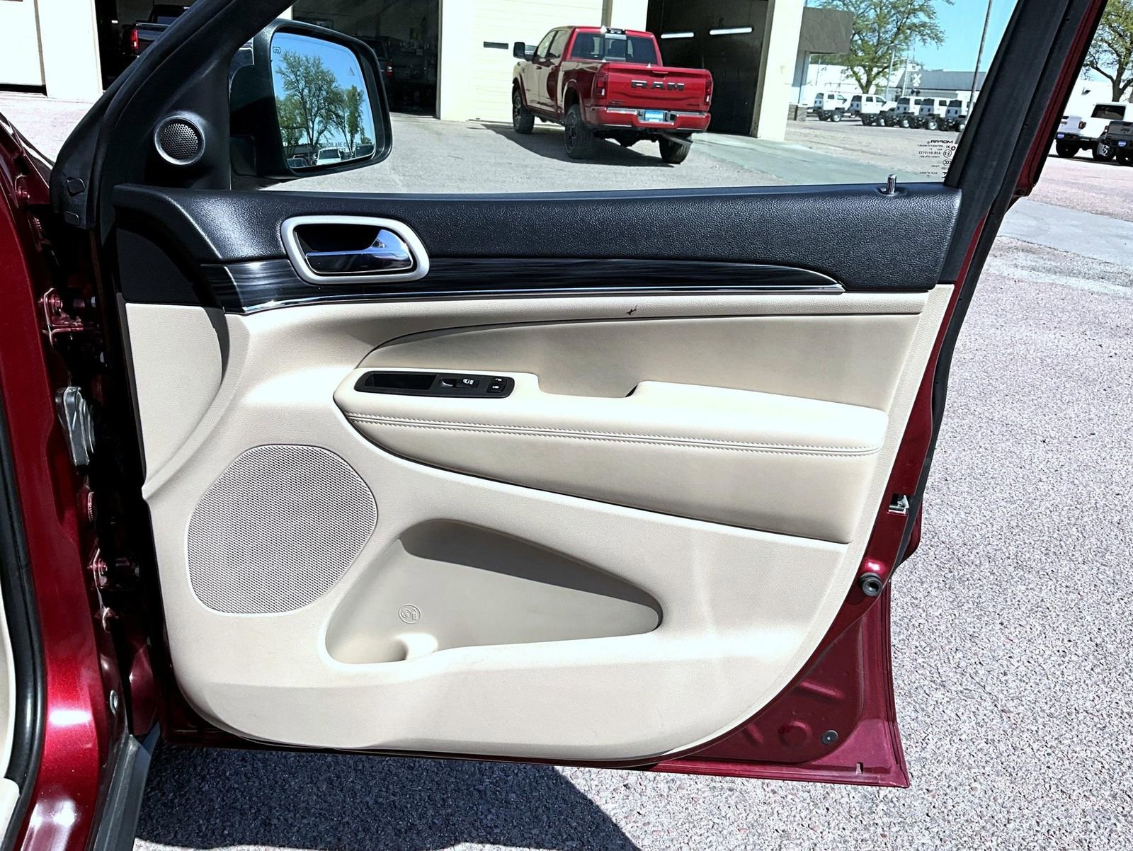 Used 2021 Jeep Grand Cherokee Limited AWD/4WD image 17