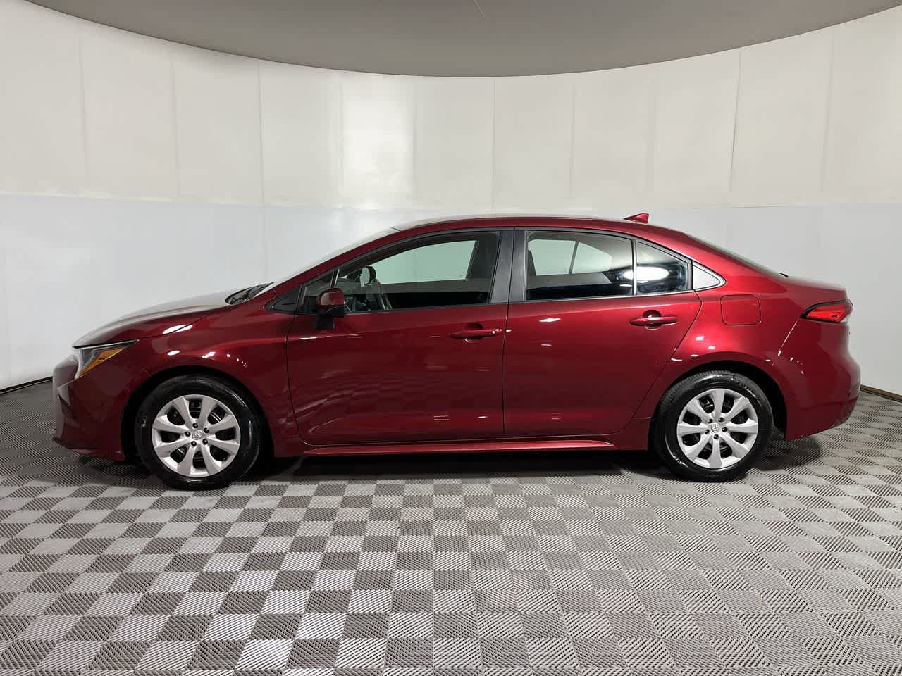 Used 2025 Toyota Corolla LE FWD image 5