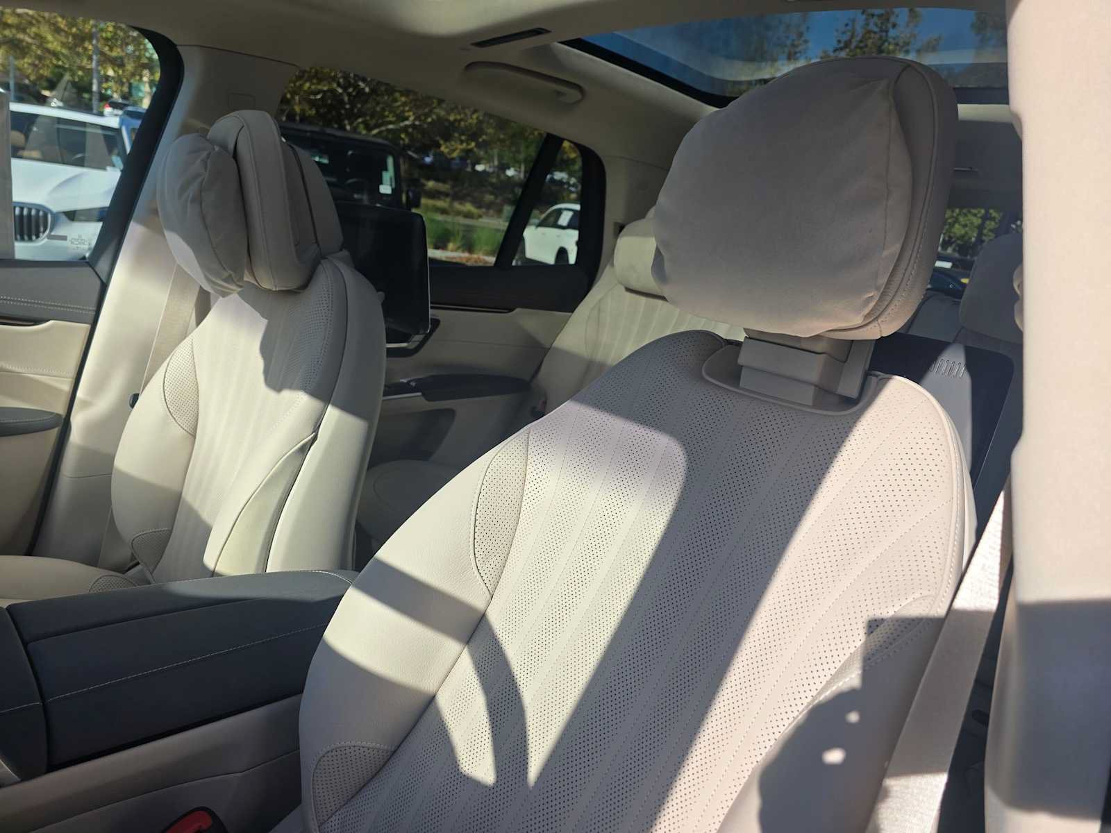 New 2027 Mercedes-Benz EQS 400 4MATIC SUV image 26
