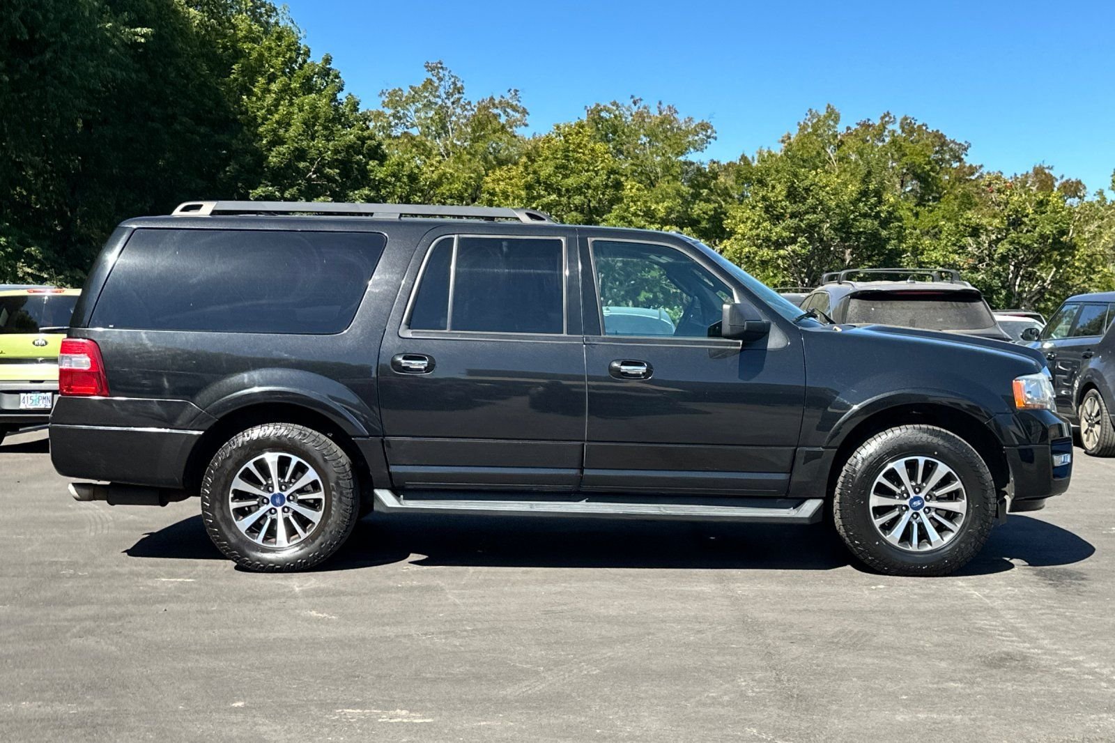 Used 2015 Ford Expedition EL XLT w/ Equipment Group 202A AWD/4WD image 3