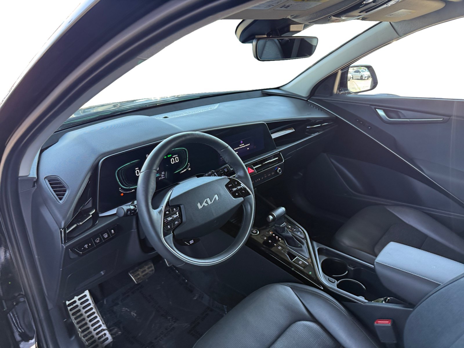 Used 2023 Kia Niro SX Touring FWD image 9