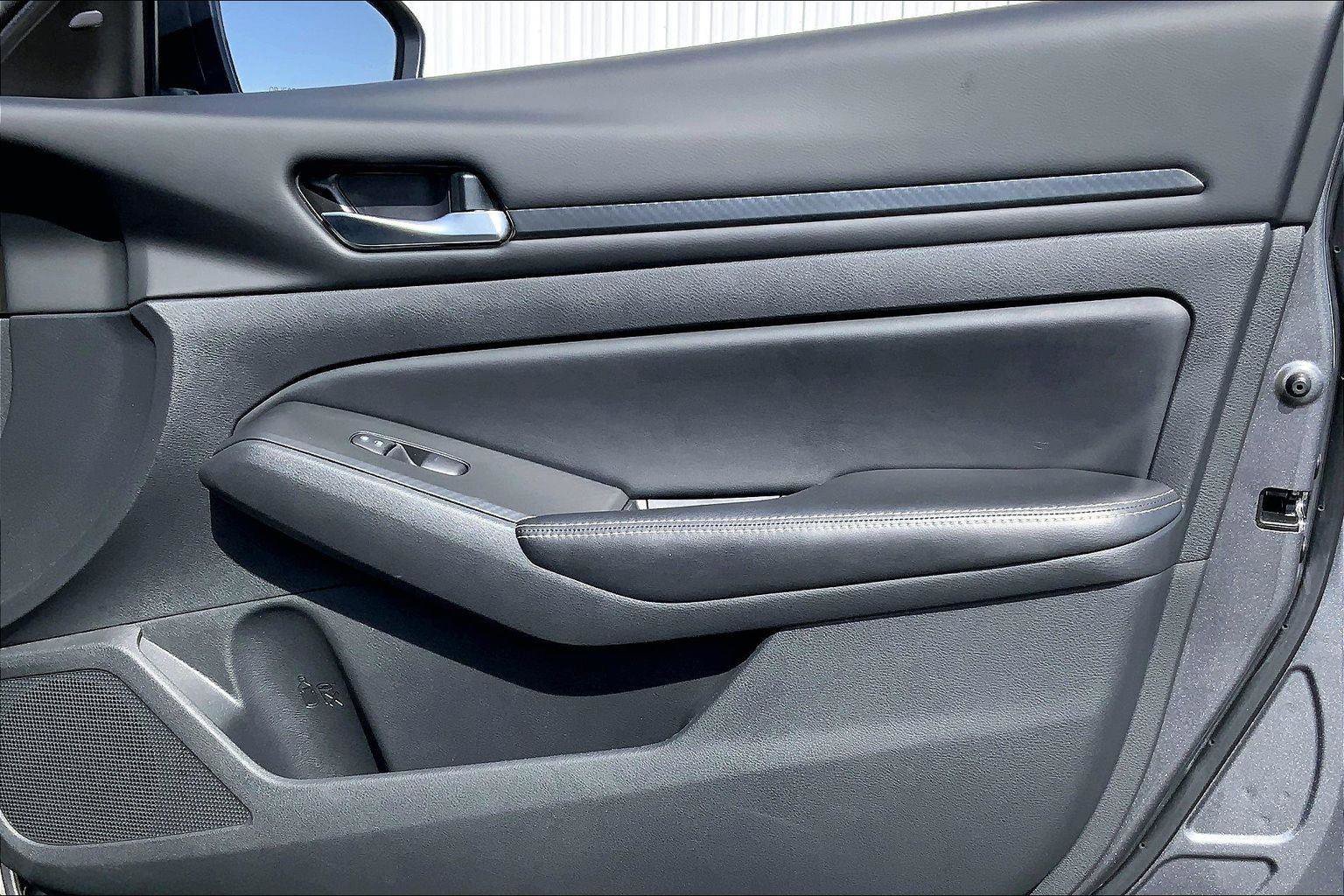 Used 2024 Nissan Altima 2.5 SV image 21