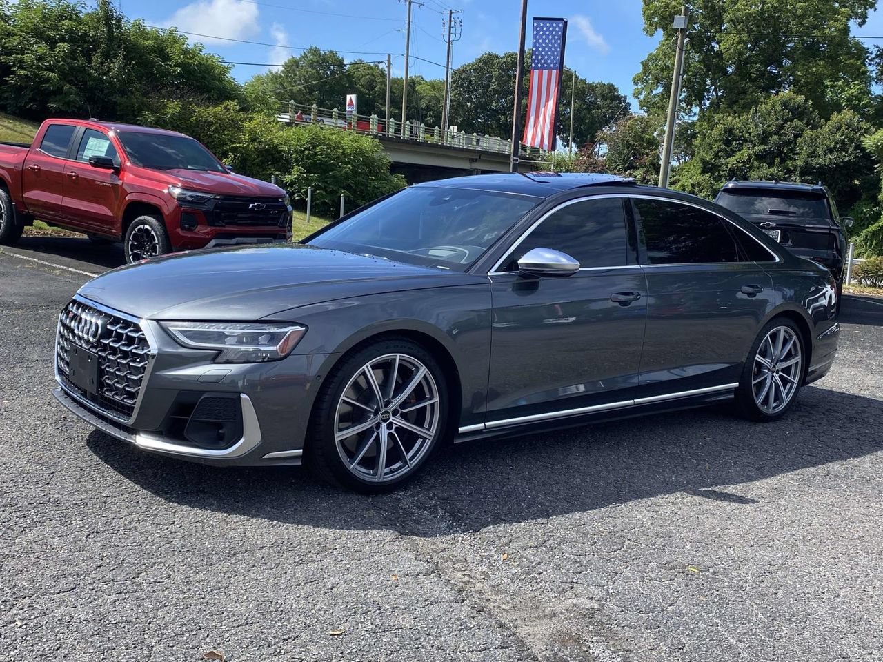 Used 2024 Audi S8 AWD/4WD image 3