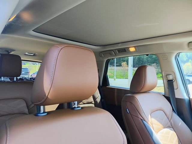 Used 2025 Nissan Pathfinder Platinum image 7