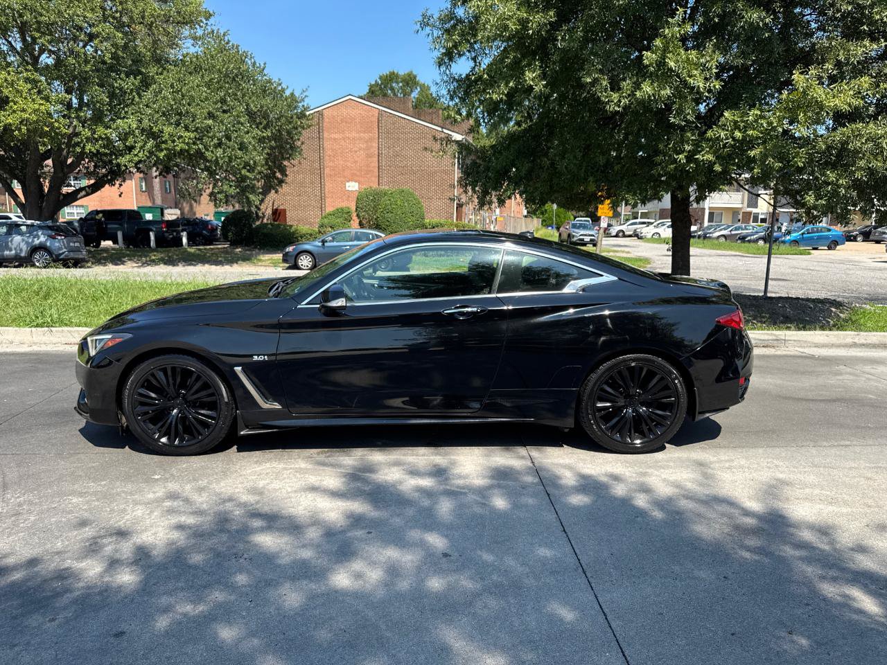 Used 2017 INFINITI Q60 3.0t w/ Premium Plus Package 3.0T AWD/4WD image 8