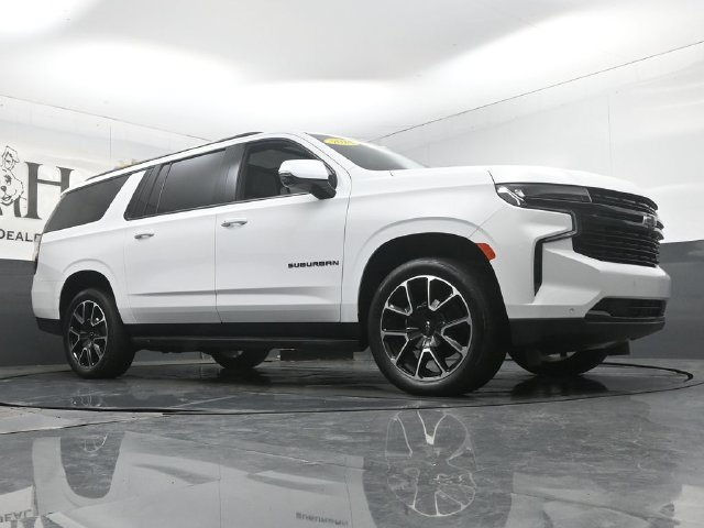Used 2024 Chevrolet Suburban RST w/ Luxury Package AWD/4WD image 2