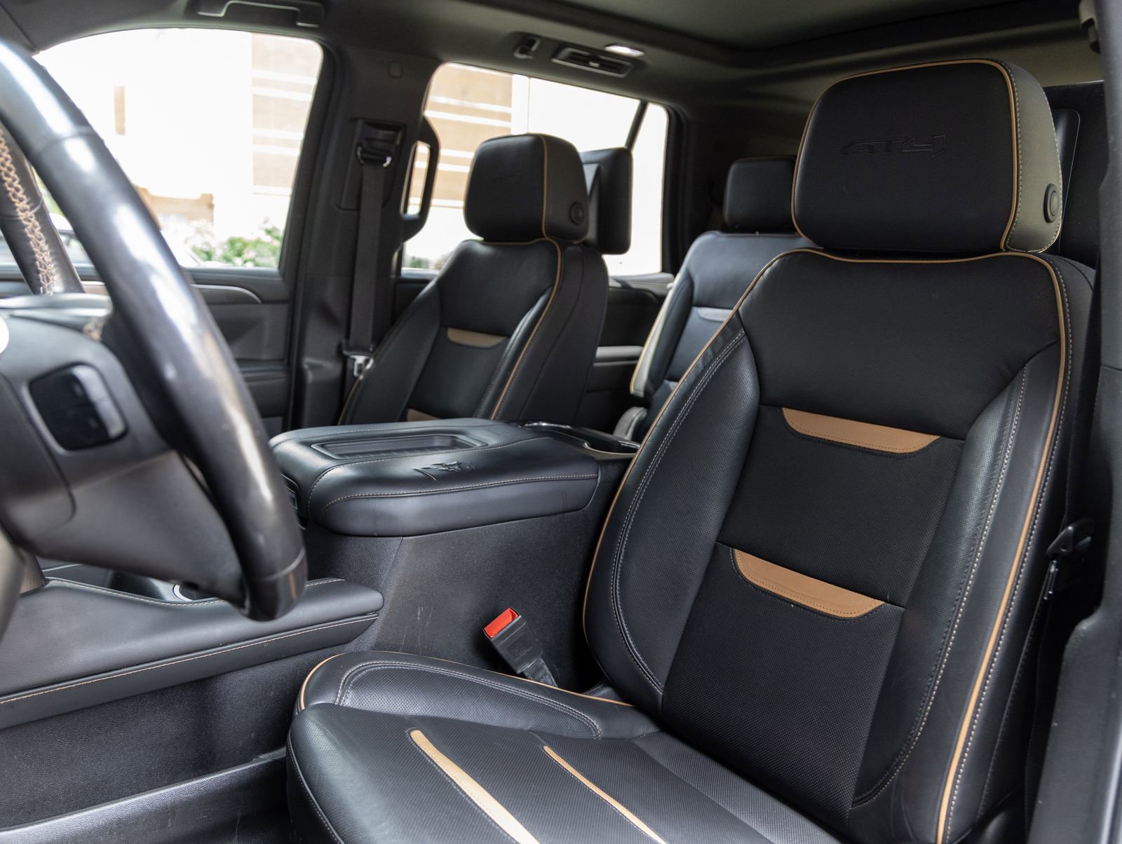 Used 2021 GMC Yukon AT4 w/ Rear Media and Nav Package AWD/4WD image 5