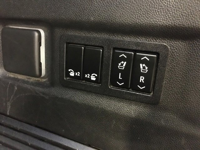 Used 2022 Chevrolet Tahoe LT w/ Luxury Package image 15