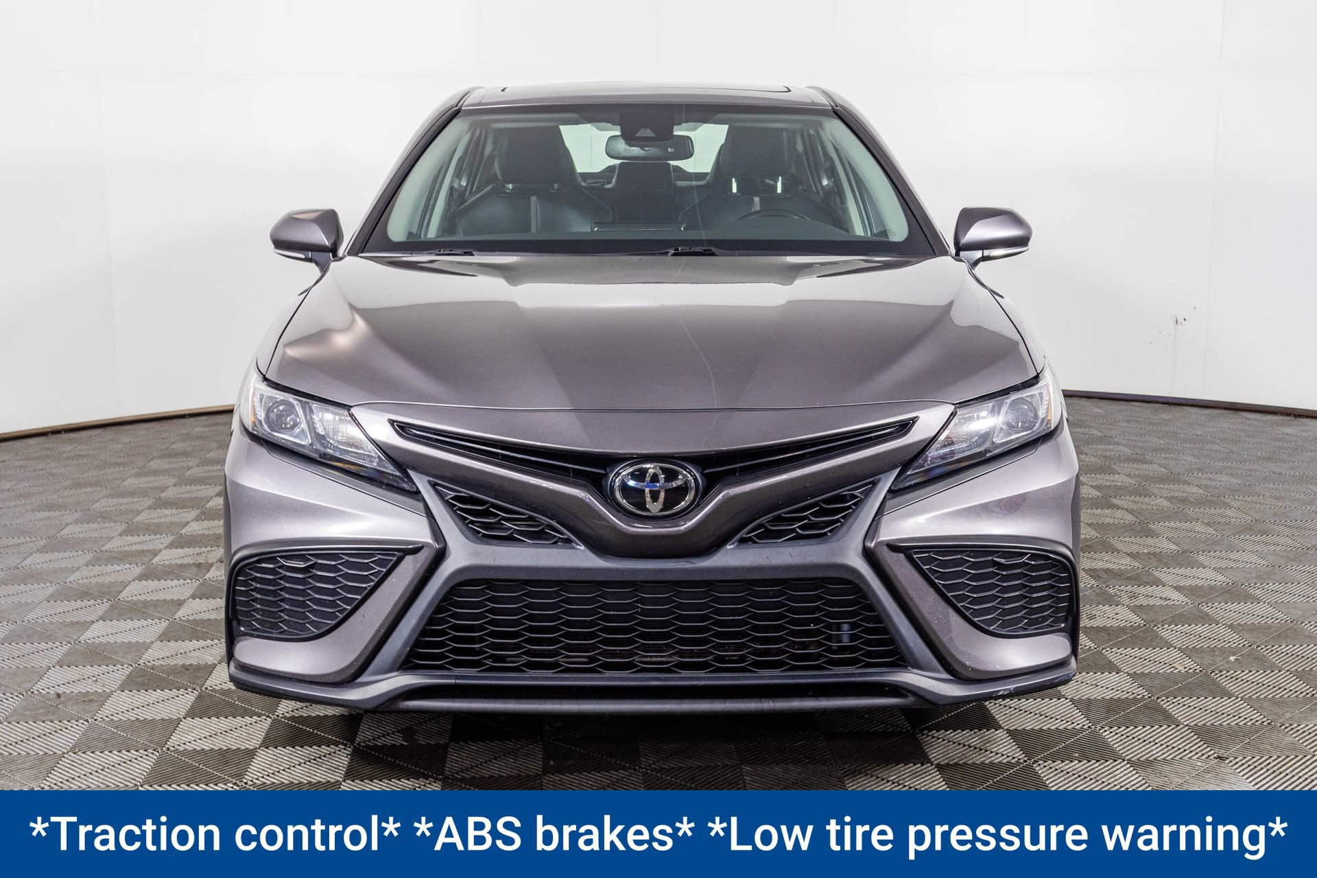 Used 2022 Toyota Camry SE w/ Cold Weather Package FWD image 10