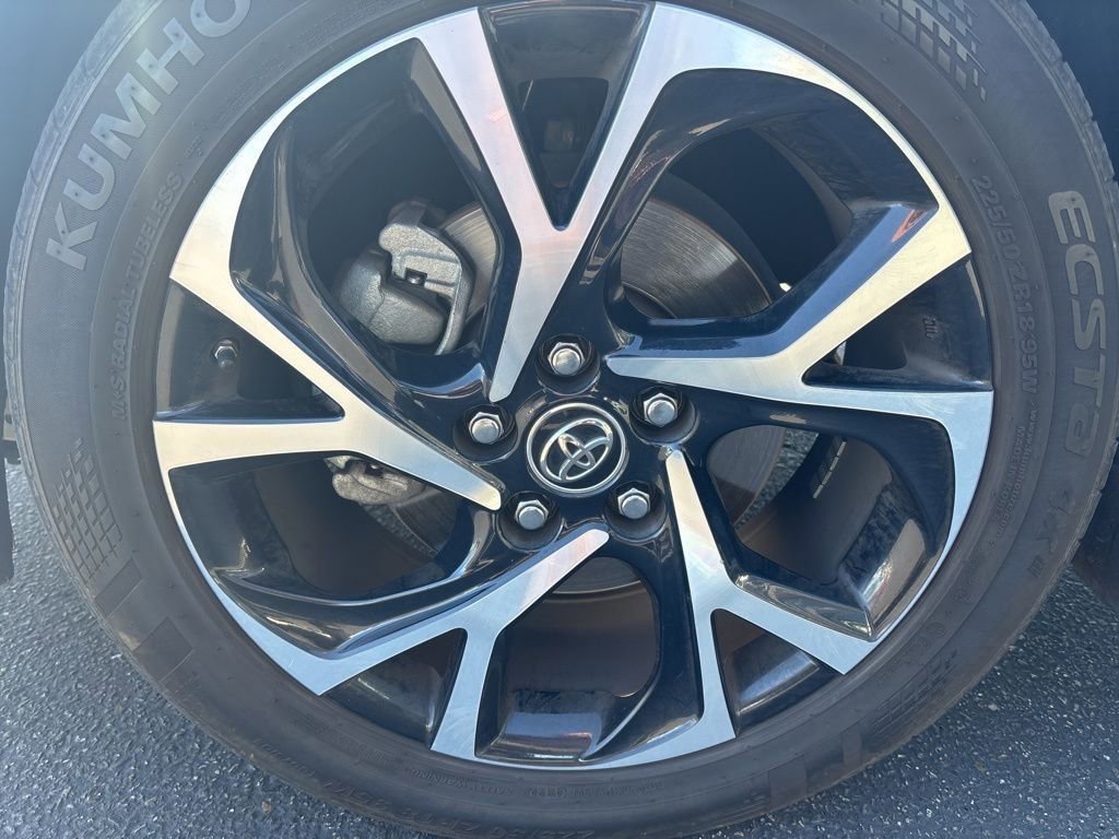 Used 2018 Toyota C-HR XLE image 8