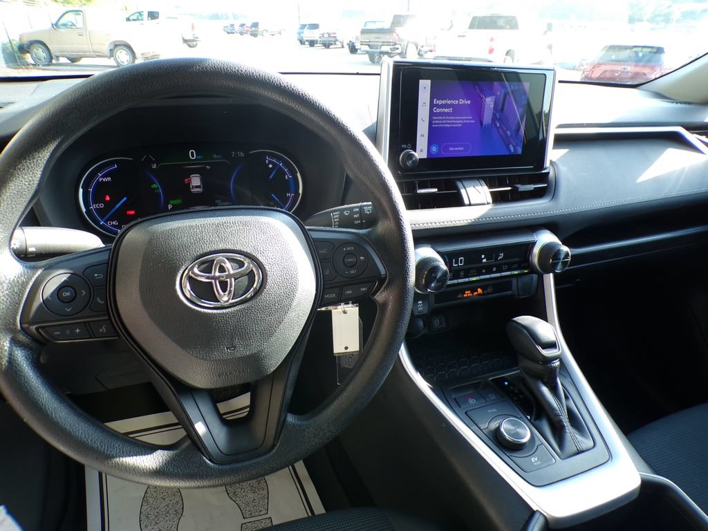 Used 2024 Toyota RAV4 LE AWD/4WD image 10