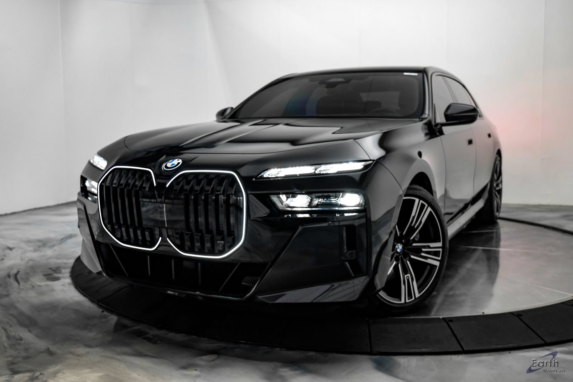 Used 2025 BMW i7 xDrive60 w/ Executive Package AWD/4WD image 6