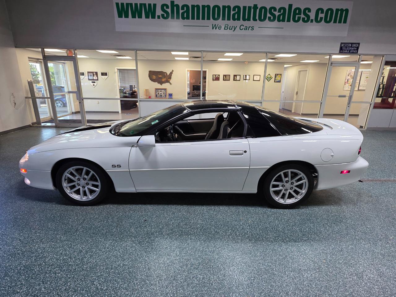 Used 2002 Chevrolet Camaro Z28 w/ SS Performance/Appearance Pkg RWD image 11