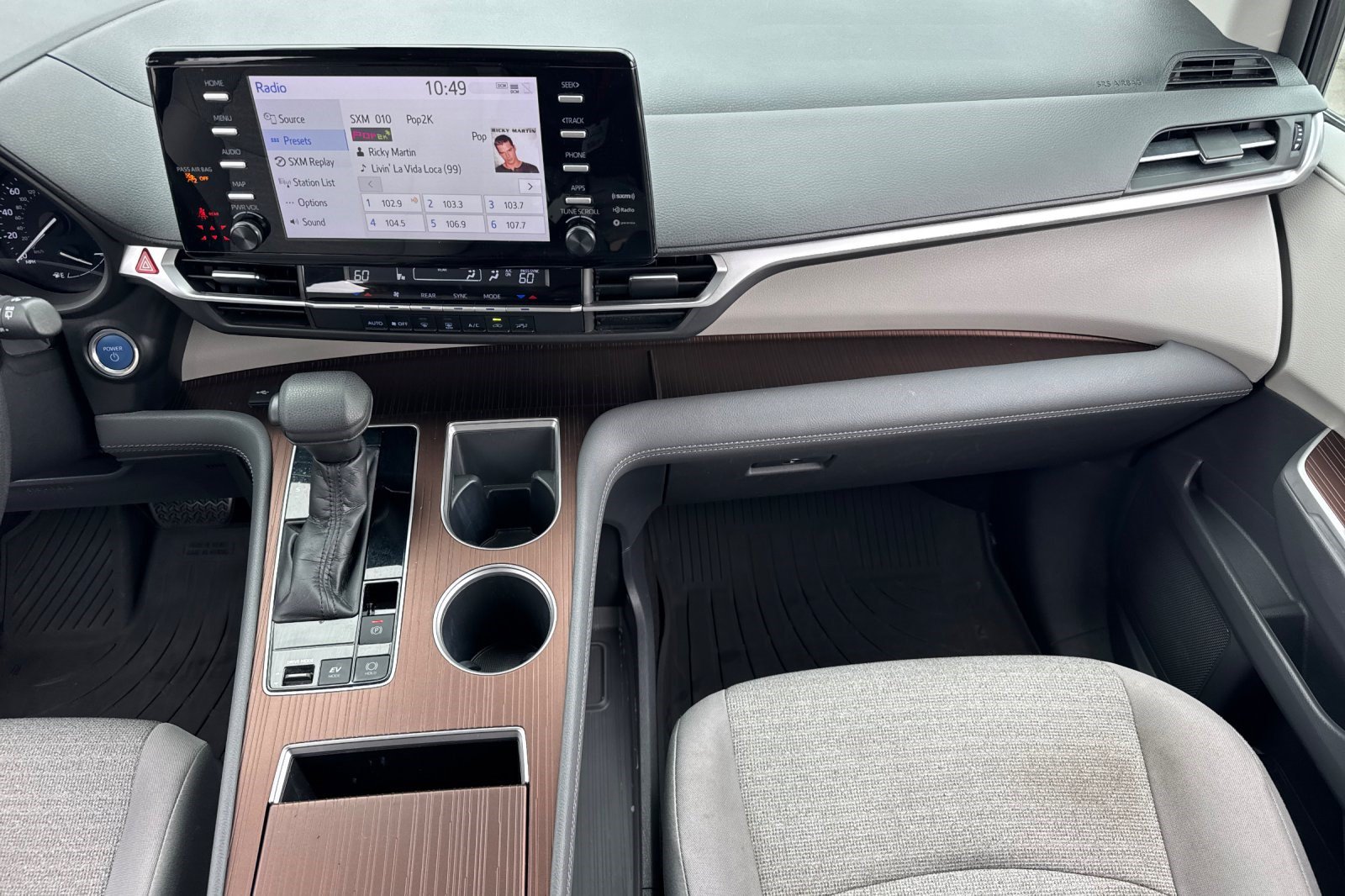 Certified 2021 Toyota Sienna LE FWD image 33
