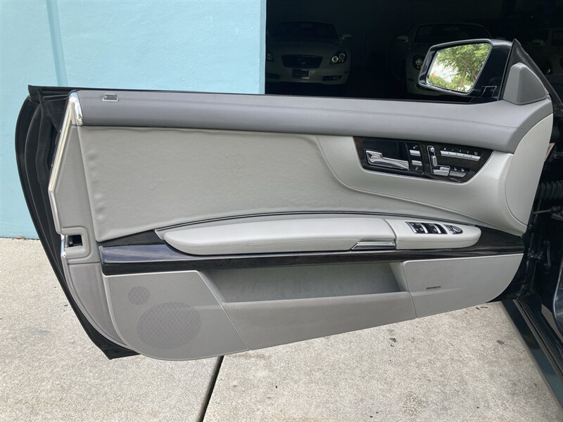 Used 2012 Mercedes-Benz CL 63 AMG image 31