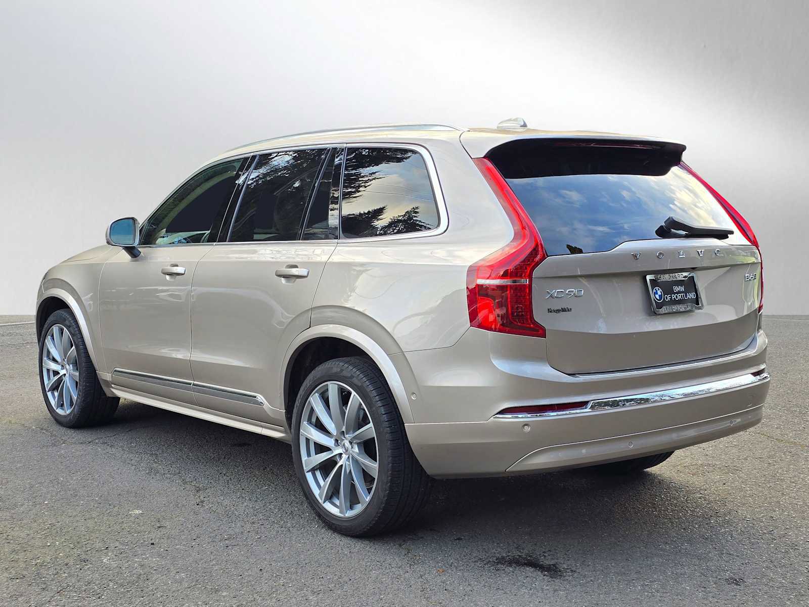 Used 2024 Volvo XC90 B6 Ultimate w/ Protection Package Premier image 5