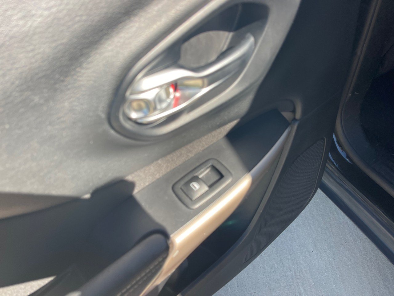 Used 2017 Jeep Cherokee Latitude FWD image 25
