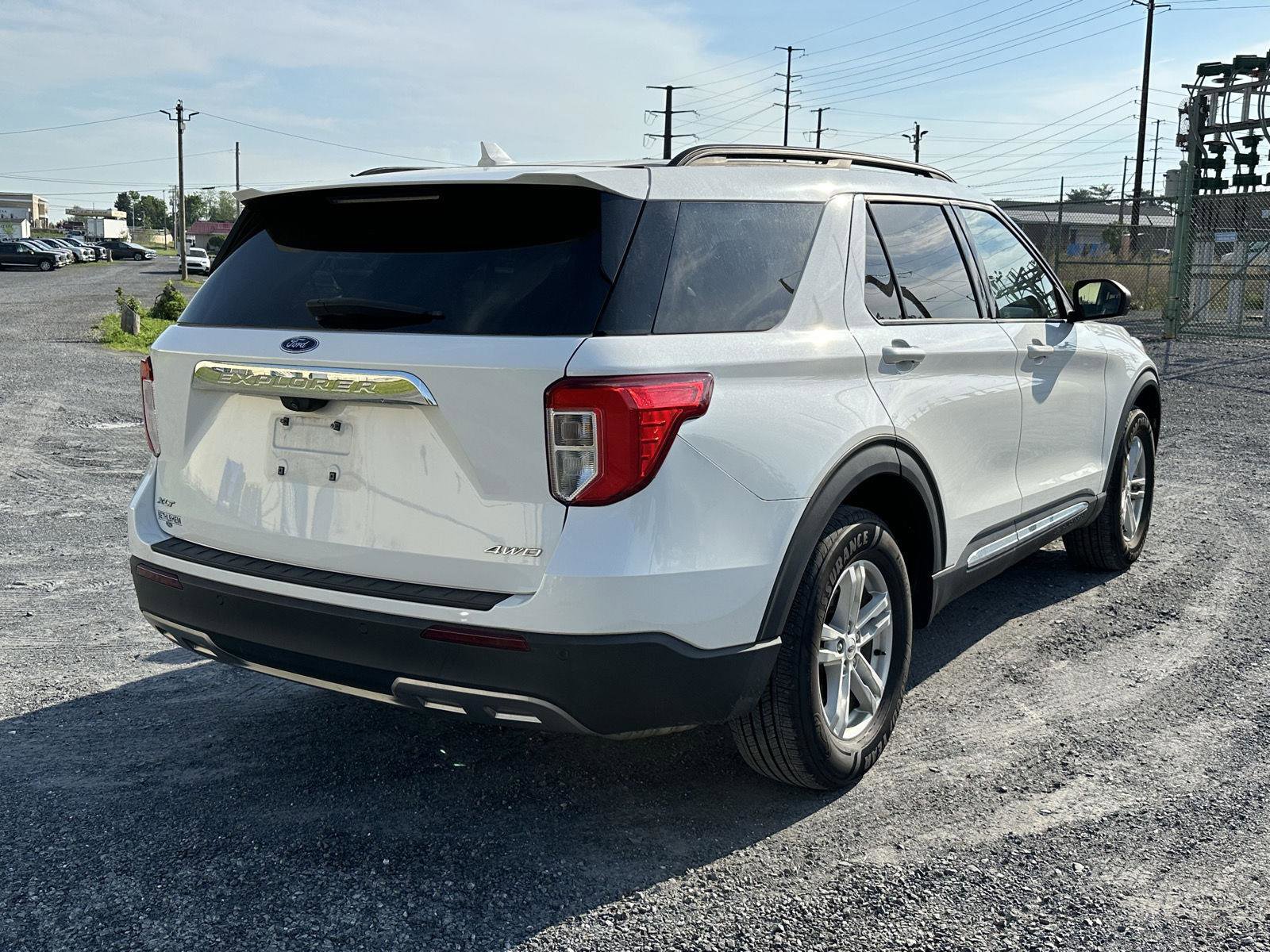 Used 2021 Ford Explorer XLT w/ Equipment Group 202A AWD/4WD image 8