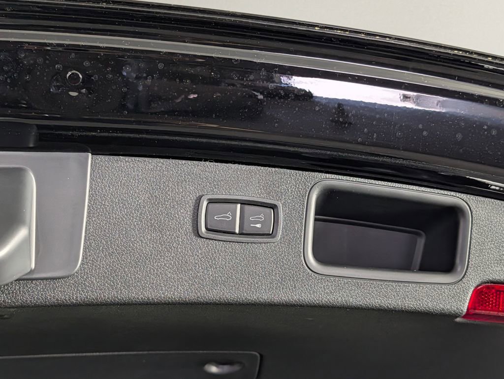 New 2026 Porsche Macan image 18