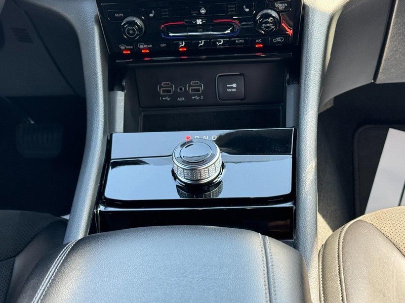 Used 2023 Jeep Grand Cherokee L Laredo AWD/4WD image 18